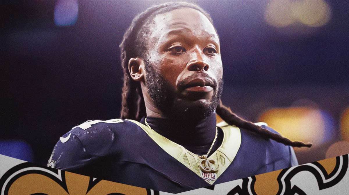 Saints' Alvin Kamara looks at injury and contract reporters