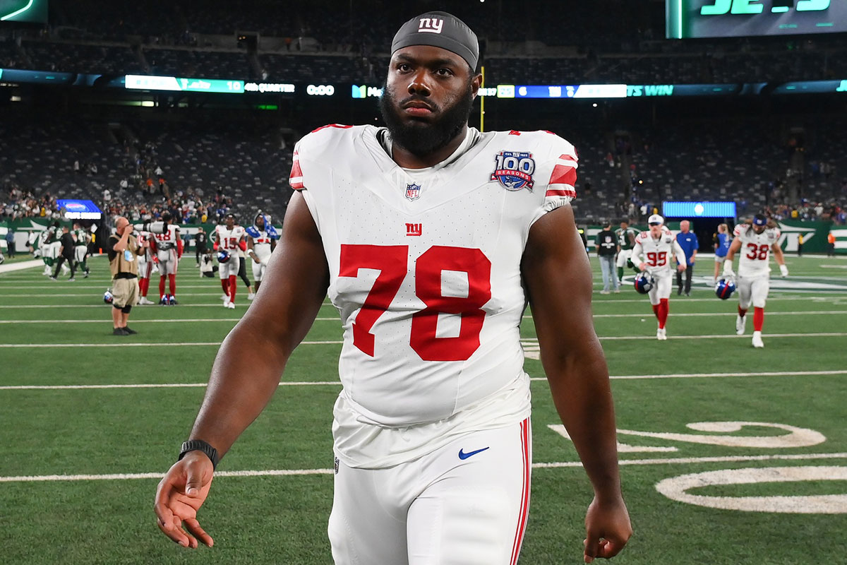 New York Giants offensive tackle Andrew Thomas (78) walks off the field following the game against the New York Jets at MetLife Stadium.