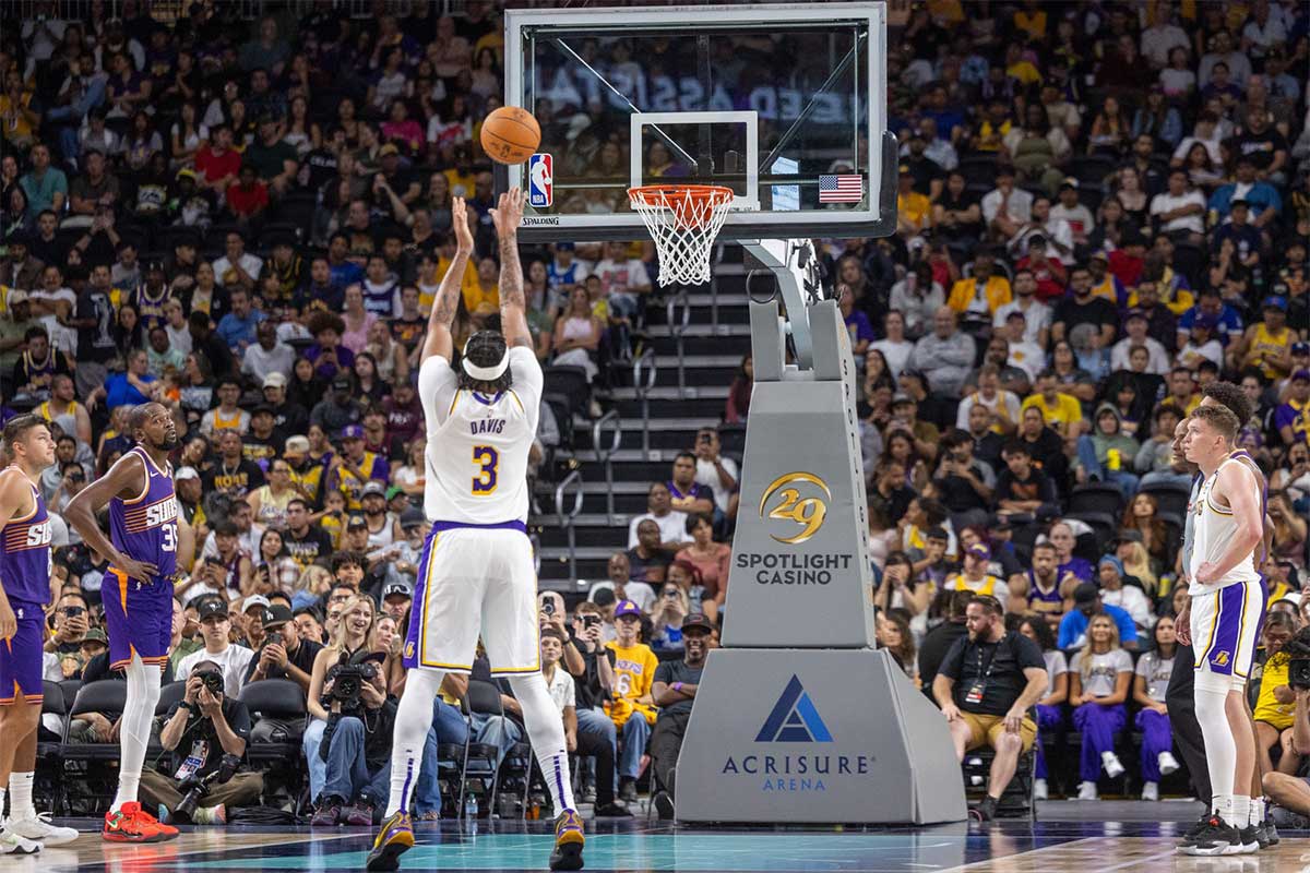Los Angeles Lakers forward Anthony Davis (3) shoots a free throw against Phoenix Suns during the first half at Acrisure Arena.