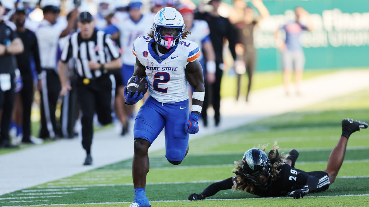 Oct 12, 2024; Honolulu, Hawaii, USA; Boise State Broncos running back Ashton Jeanty (2) gets past Hawaii Rainbow Warriors defensive back Kilinahe Mendiola-Jensen (29) for a touchdown during the first quarter at Clarence T.C. Ching Athletics Complex. Mandatory Credit: Marco Garcia-Imagn Images