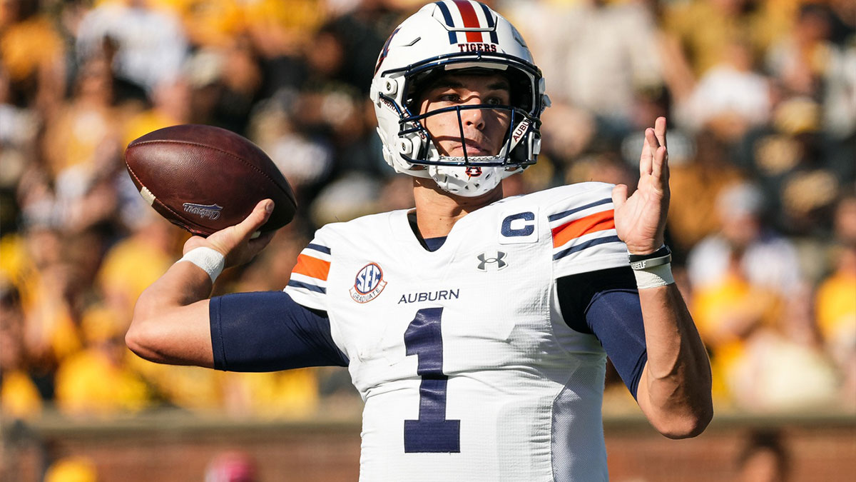 Auburn Tigers quarterback Payton Thorne (1) throws a pass during the first half against the Missouri Tigers at Faurot Field at Memorial Stadium.