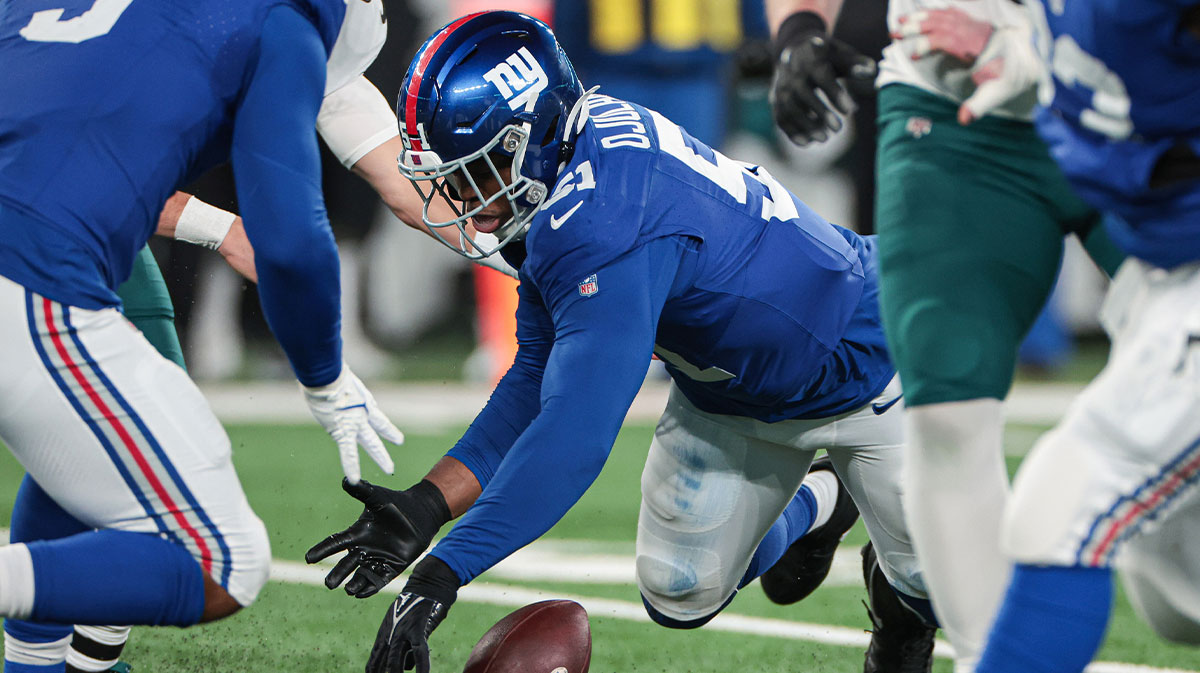 New York Giants linebacker Azeez Ojulari (51) recovers a fumble by Philadelphia Eagles quarterback Marcus Mariota (not pictured) during the second half at MetLife Stadium. 