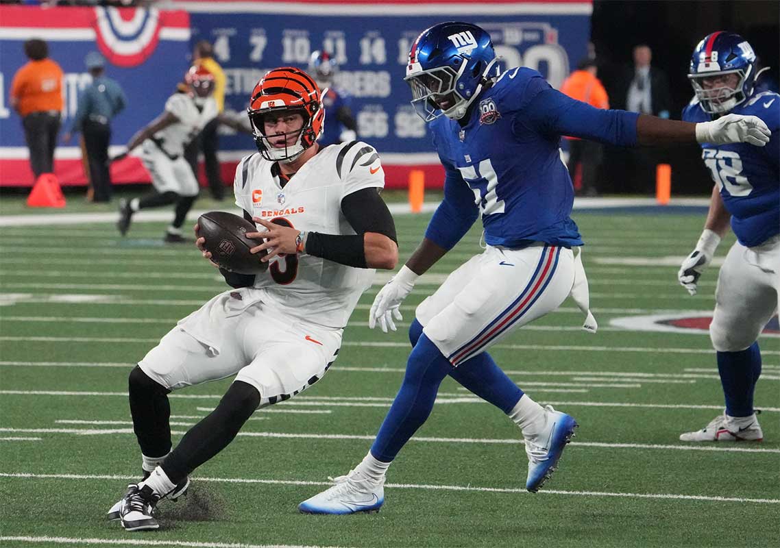 Azeez Ojulari sacking Joe Burrow