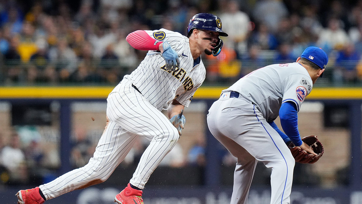 Milwaukee Brewers shortstop Willy Adames (27) steals second during the fourth inning of Game 3 of National League wild-card series against New York Mets on Thursday October 3, 2024 at American Family Field in Milwaukee, Wis.