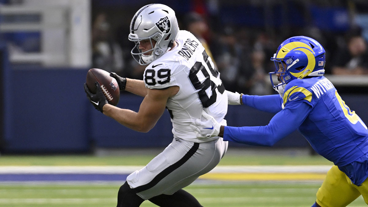 Las Vegas Raiders tight end Brock Bowers (89) catches a pass against Los Angeles Rams cornerback Ahkello Witherspoon (4) in the first half at SoFi Stadium.