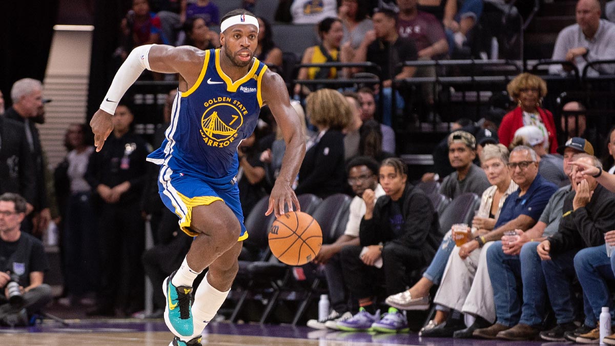 Golden State Warriors guard Buddy Hield (7) pushes the ball up the court against the Sacramento Kings during the third quarter at Golden 1 Center.