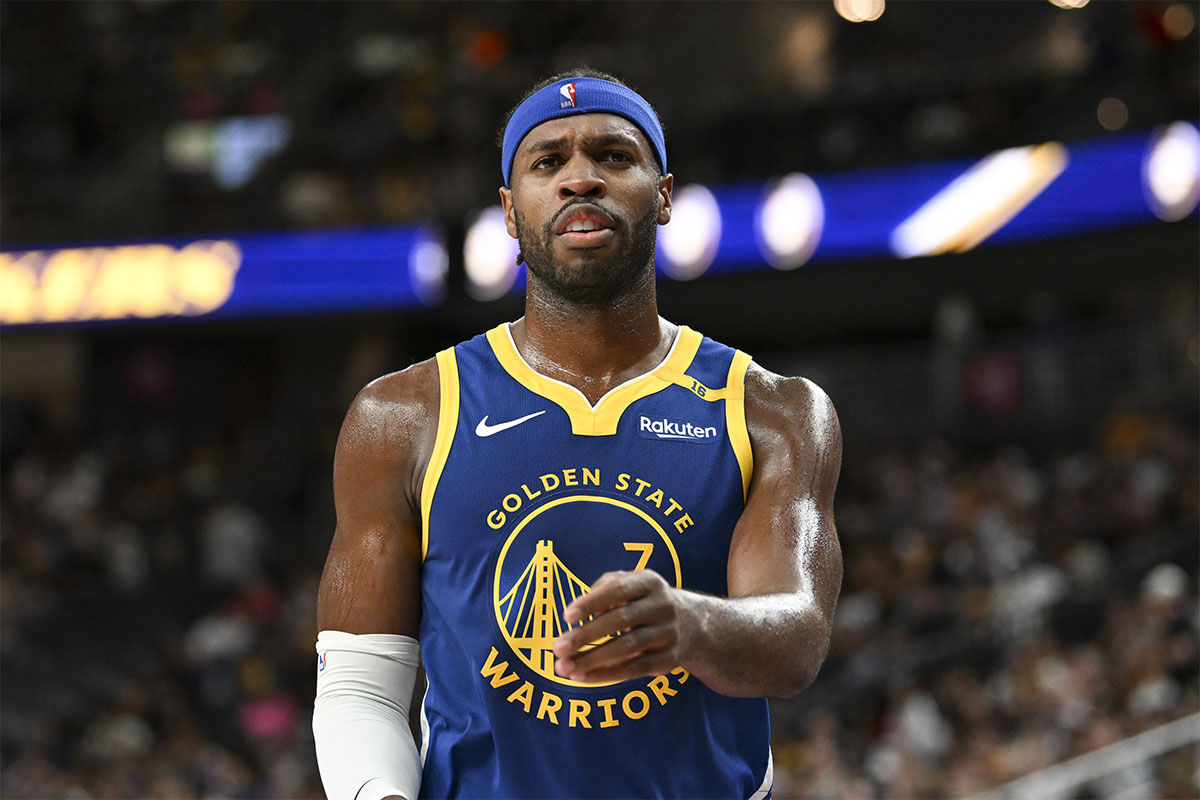 Golden State Warriors guard Buddy Hield (7) plays against the Los Angeles Lakers in the second quarter during a preseason game at T-Mobile Arena.