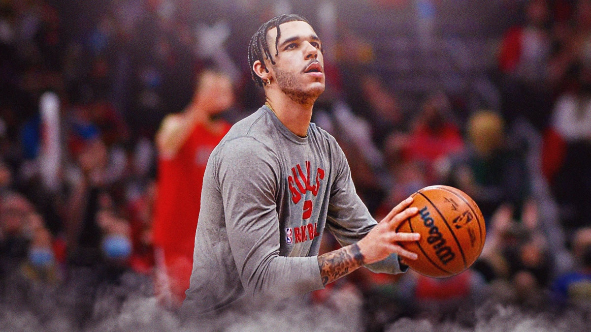 Lonzo Ball warming up in Bulls training outfit