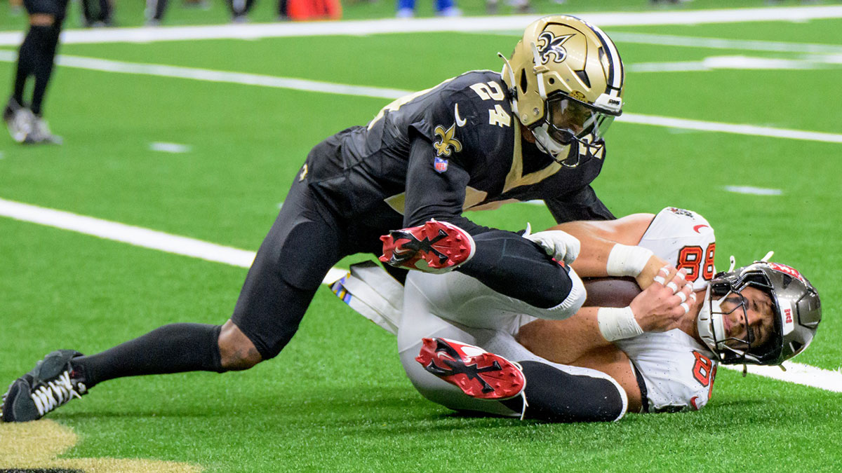 Tampa Bay Buccaneers tight end Cade Otton (88) scores a touchdown against New Orleans Saints safety Johnathan Abram (24) during the fourth quarter at Caesars Superdome.