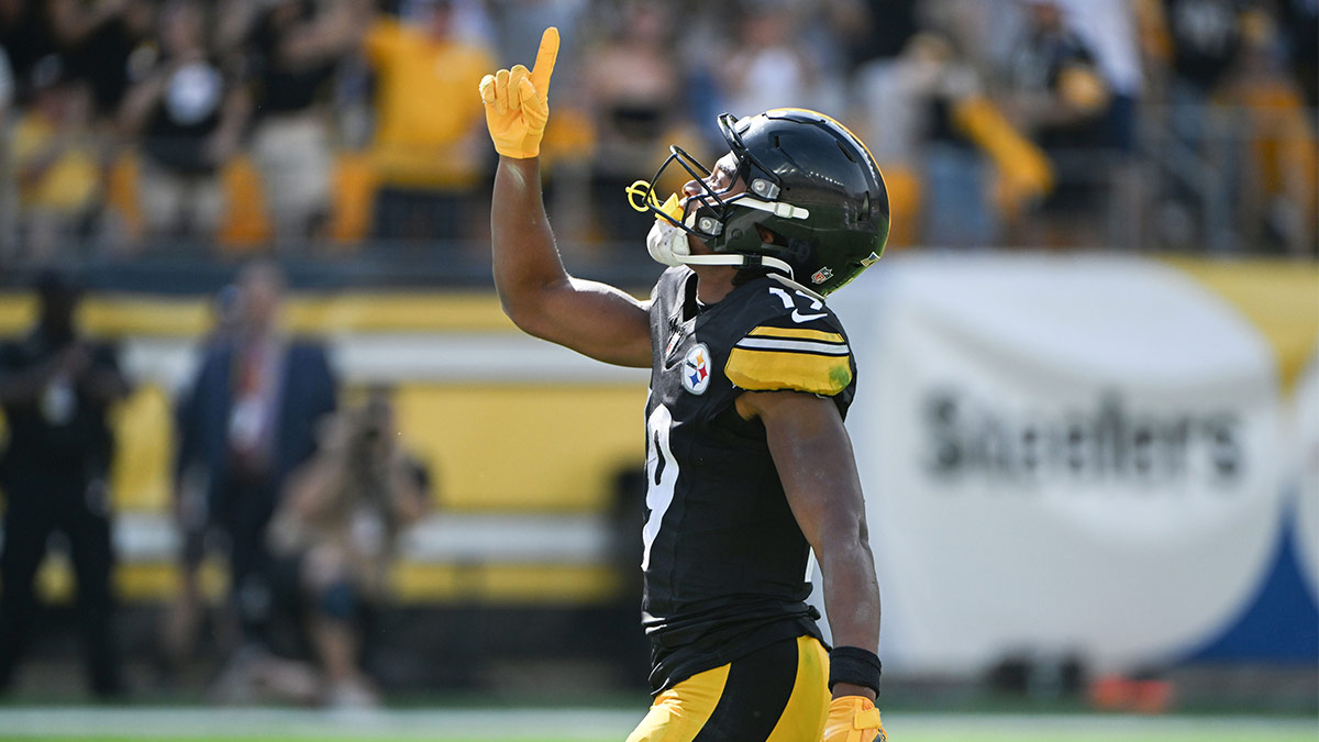 Pittsburgh Steelers wide receiver Calvin Austin III (19) celebrates a touchdown against the Los Angeles Chargers during the fourth quarter at Acrisure Stadium.