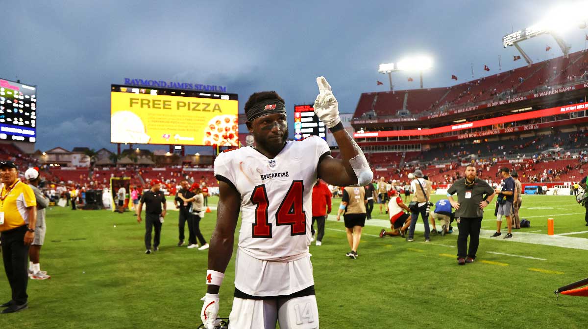 Buccaneers' Chris Godwin's inspirational 3word message caught on video