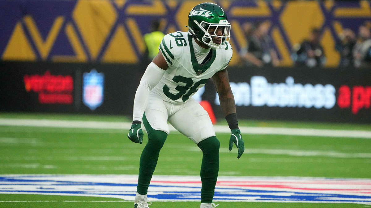 Jets' defense takes painful hit with Chuck Clark injury vs. Bills