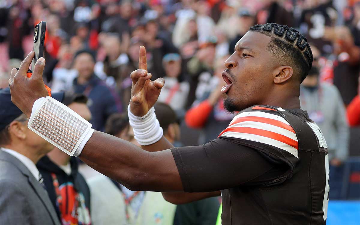 Cleveland Browns quarterback Jameis Winston (5) celebrates his first win as a starter after an NFL football game against the Baltimore Ravens at Huntington Bank Field, Sunday, Oct. 27, 2024, in Cleveland, Ohio