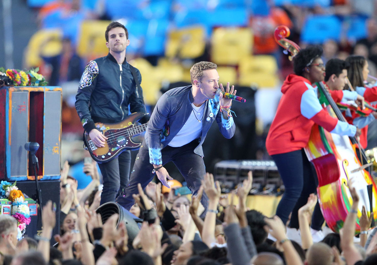 Coldplay performing at Super Bowl 50 in 2016.