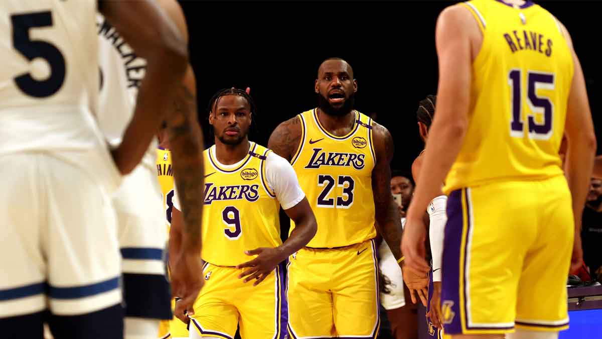 Lakers make flurry of roster moves ahead of five-game road trip