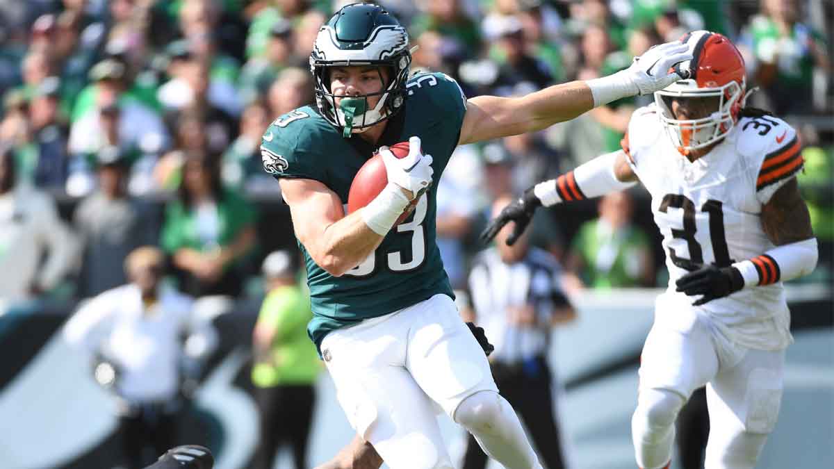 Philadelphia Eagles cornerback Cooper DeJean (33) returns a punt against the Cleveland Browns at Lincoln Financial Field. 