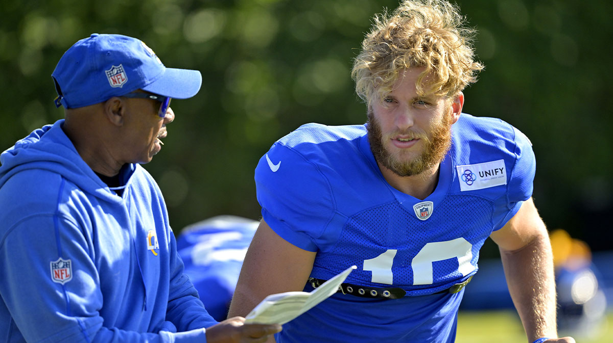 Los Angeles Rams wide receiver Cooper Kupp (10) talks with wide receiver coach Eric Yarber during training camp at Loyola Marymount University.