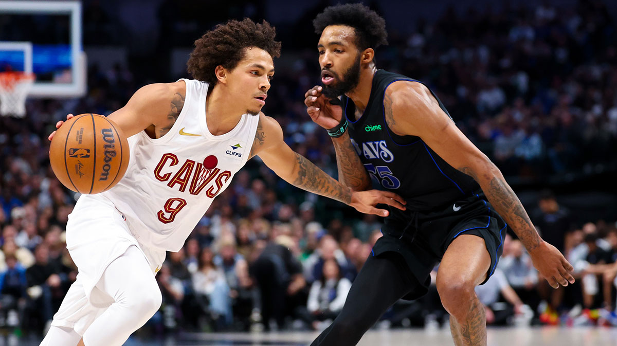 Cleveland Cavaliers guard Craig Porter (9) drives to the basket as Dallas Mavericks forward Derrick Jones Jr. (55) defends during the first quarter at American Airlines Center. 