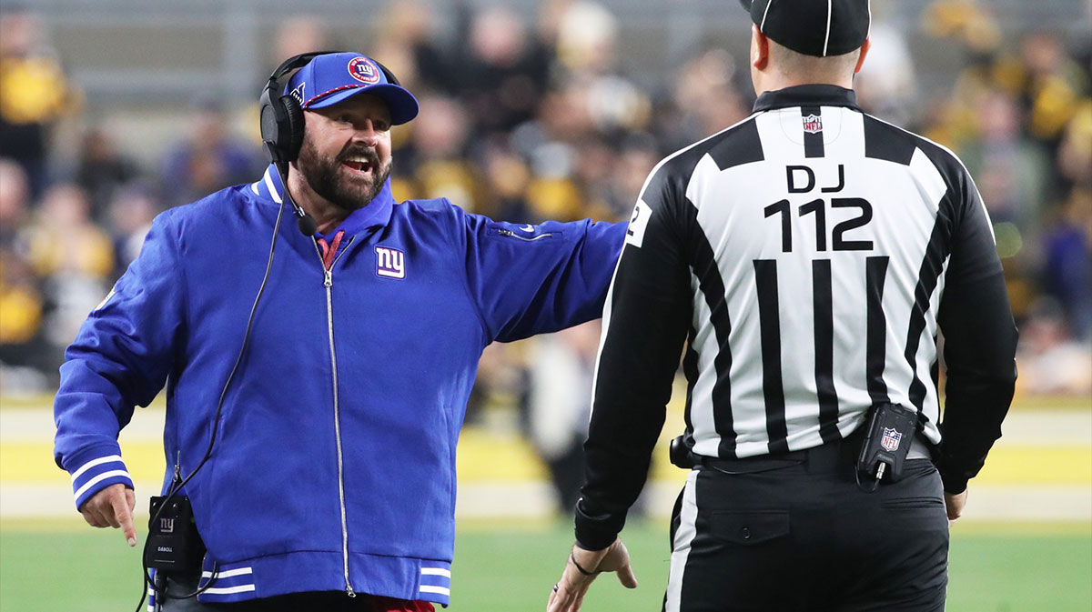New York Giants head coach Brian Daboll (left) reacts to down judge Brian Sakowski (112) against the Pittsburgh Steelers during the second quarter at Acrisure Stadium.