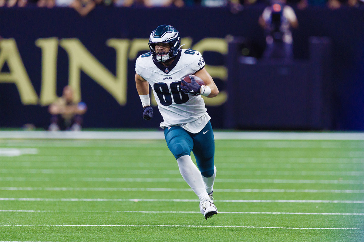 Philadelphia Eagles tight end Dallas Goedert (88) catches a 31-yard pass against the New Orleans Saints during the second half at Caesars Superdome.