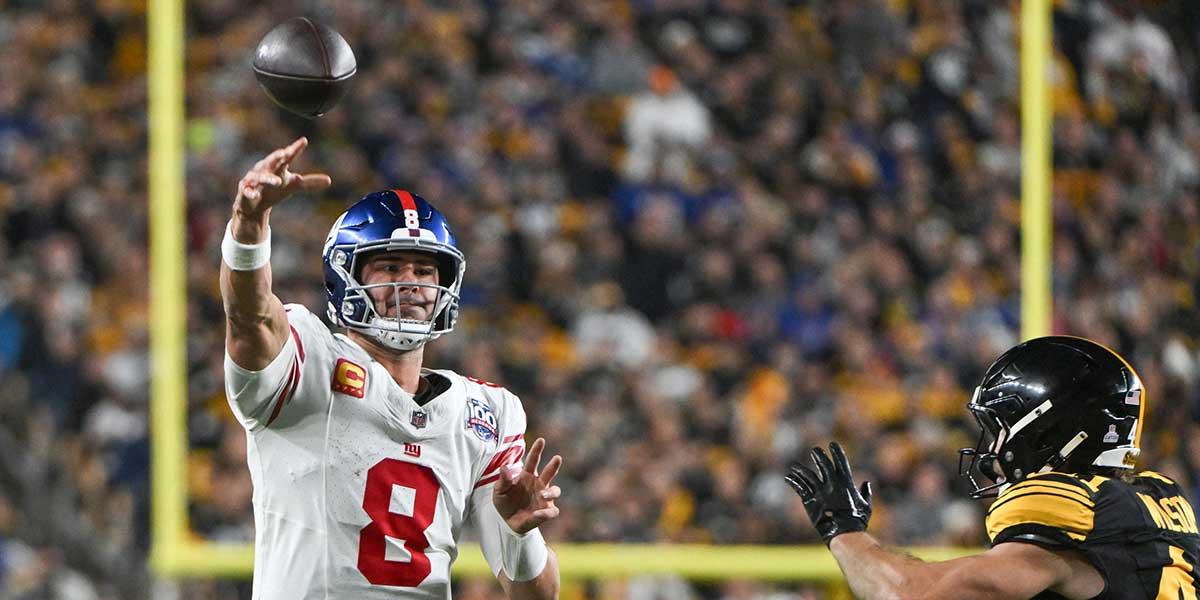 New York Giants quarterback Daniel Jones (8) throws pass in front of Pittsburgh Steelers linebacker Payton Wilson (41) during the second quarter at Acrisure Stadium.
