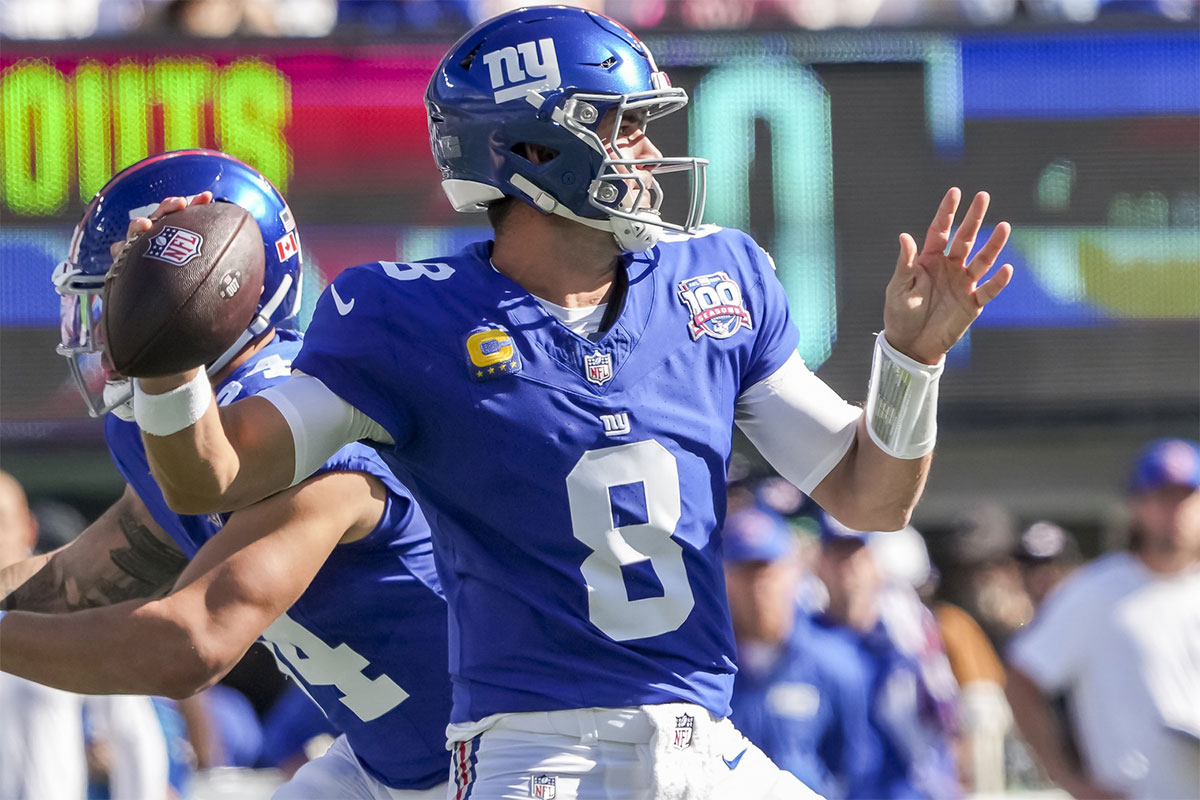 New York Giants quarterback Daniel Jones (8) against the Philadelphia Eagles during the first quarter at MetLife Stadium.