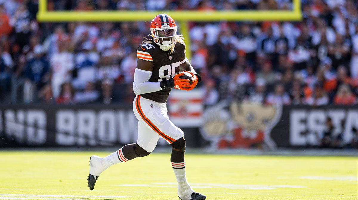 Cleveland Browns tight end David Njoku (85) runs the ball against the Dallas Cowboys during the first quarter at Huntington Bank Field. 