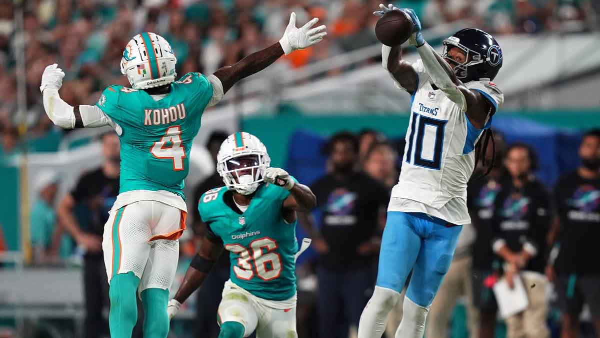 Tennessee Titans wide receiver DeAndre Hopkins (10) attempts to make a catch behind Miami Dolphins cornerback Kader Kohou (4) during the first half at Hard Rock Stadium.