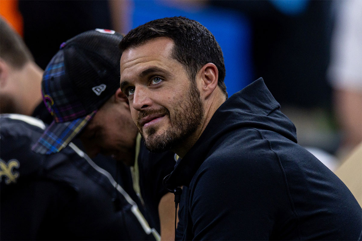 New Orleans Saints quarterback Derek Carr (4) looks on as he is sidelined with an injury during the second half against the Tampa Bay Buccaneers at Caesars Superdome.