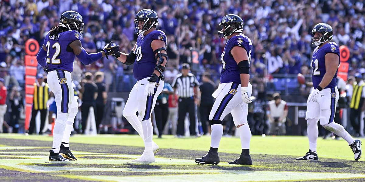 Baltimore Ravens running back Derrick Henry (22) celebrates with teaamtes after scoring a second half touchdown against the Washington Commanders at M&T Bank Stadium.