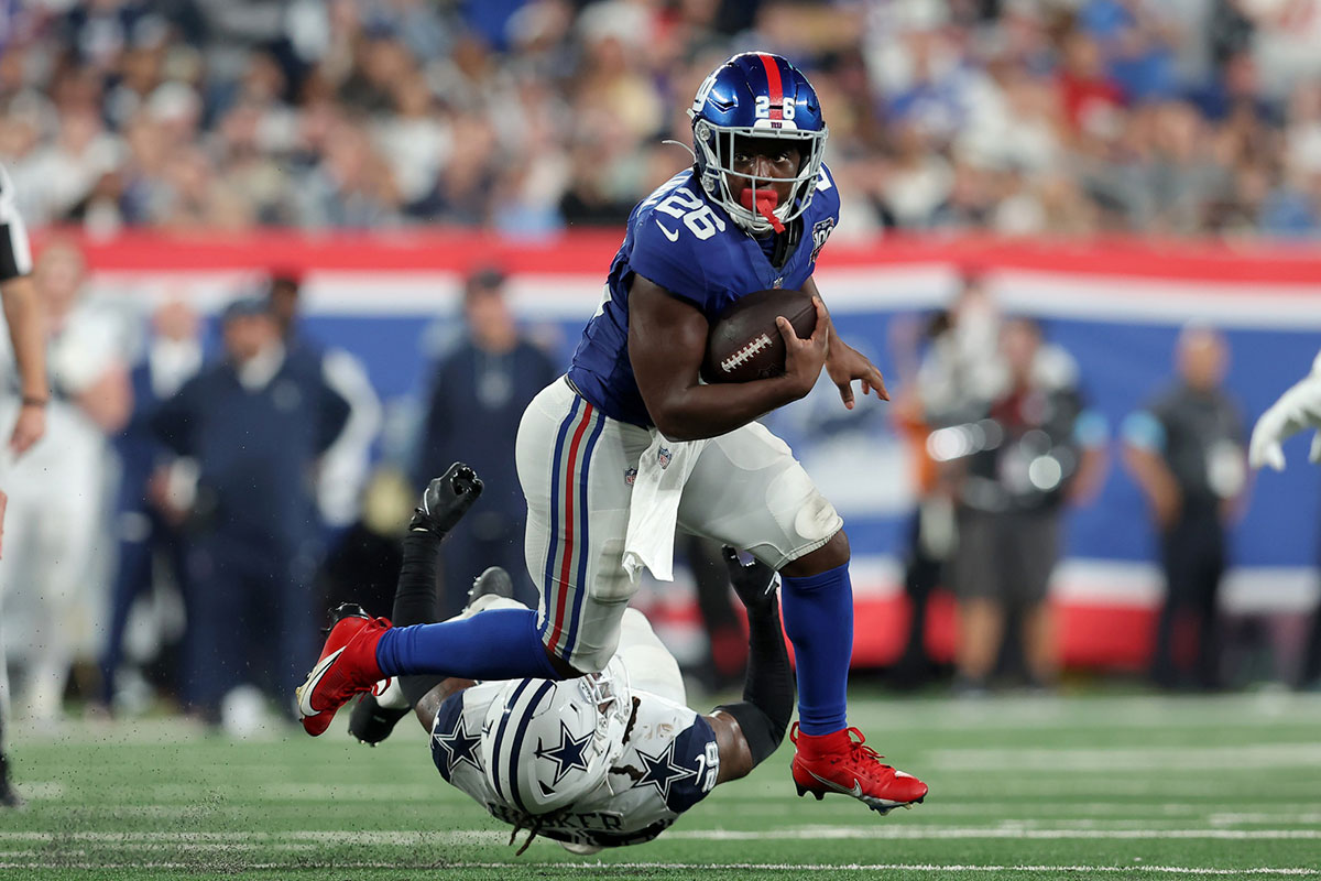 New York Giants running back Devin Singletary (26) runs with the ball against Dallas Cowboys safety Malik Hooker (28) during the fourth quarter at MetLife Stadium.