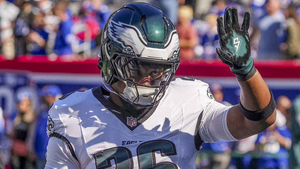 Philadelphia Eagles running back (and former NY Giants back) Saquon Barkley (26) greets fans at MetLife Stadium