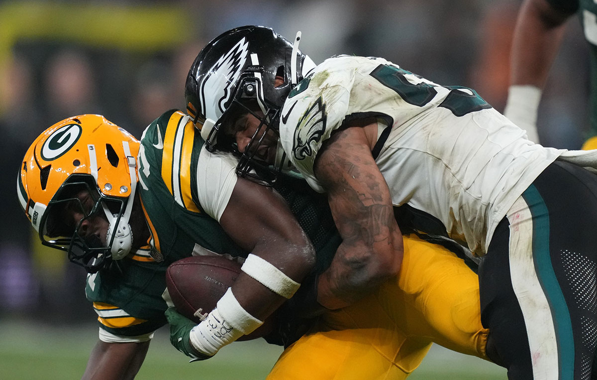 Philadelphia Eagles linebacker Zack Baun (53) tackles Green Bay Packers running back Emanuel Wilson (31) during the second half at Neo Quimica Arena