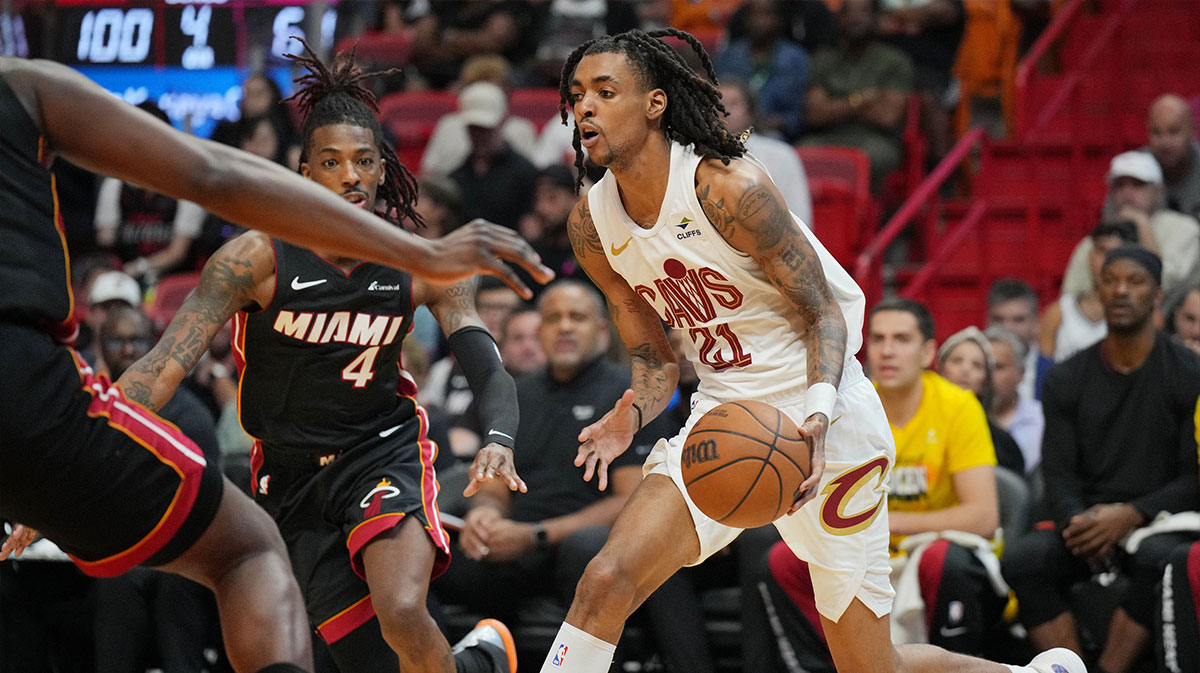 Cleveland Cavaliers forward Emmonie Bates (21) drives to the basket against the Miami Heat during the second half at the Kaseya Center. 