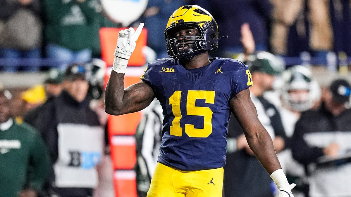 Michigan linebacker Ernest Hausmann (15) celebrates a play against Michigan State during the first half at Michigan Stadium