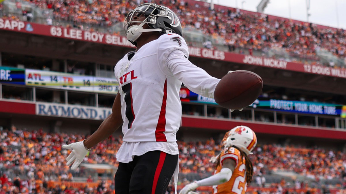 Atlanta Falcons running back Bijan Robinson (7) celebrates after scoring a touchdown against the Tampa Bay Buccaneers in the second quarter at Raymond James Stadium.