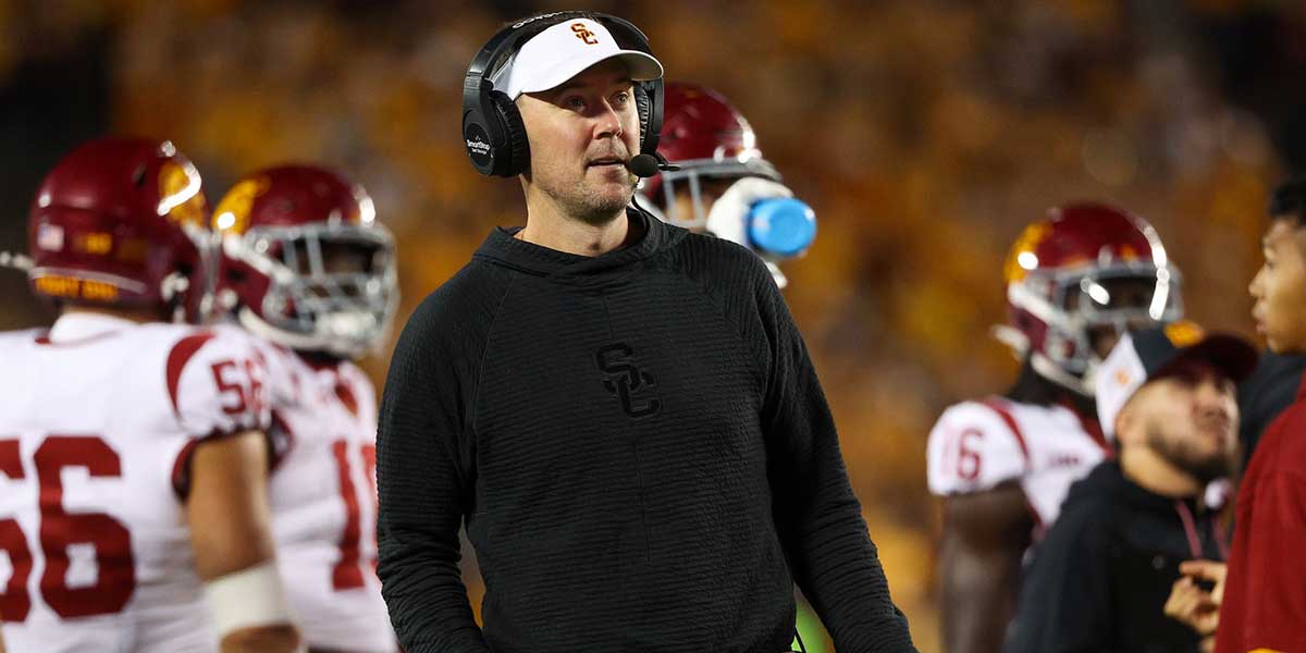Fans dumbfounded at USC's Lincoln Riley play calling in the fourth quarter
