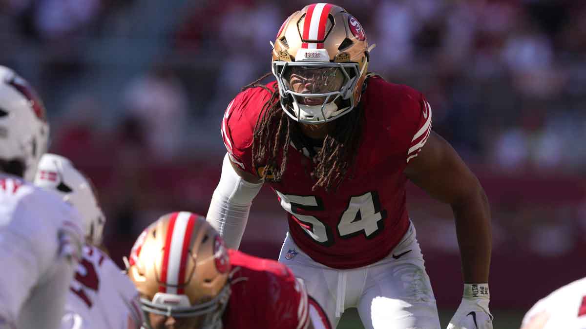 Fred Warner Week 5 49ers middle linebacker stance