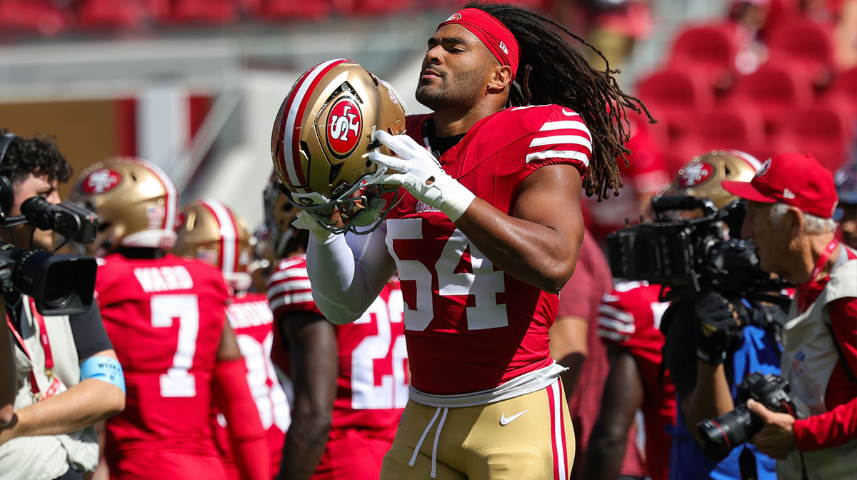 San Francisco 49ers linebacker Fred Warner (54) warms up before the game against the New England Patriots at Levi's Stadium.