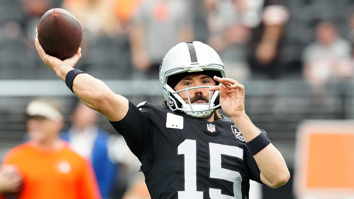 Las Vegas Raiders quarterback Gardner Minshew (15) warms up before a game against the Cleveland Browns at Allegiant Stadium.