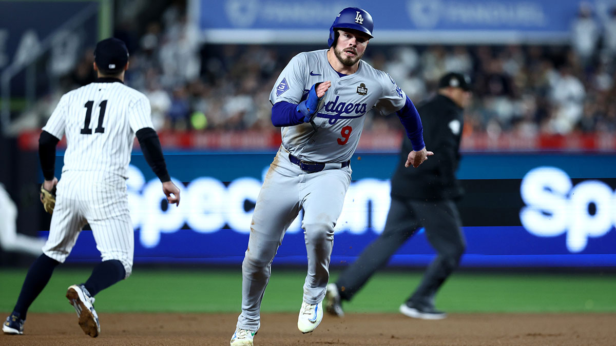 Los Angeles Dodgers second baseman Gavin Lux (9) runs to third during the fourth inning against the New York Yankees in game three of the 2024 MLB World Series at Yankee Stadium.