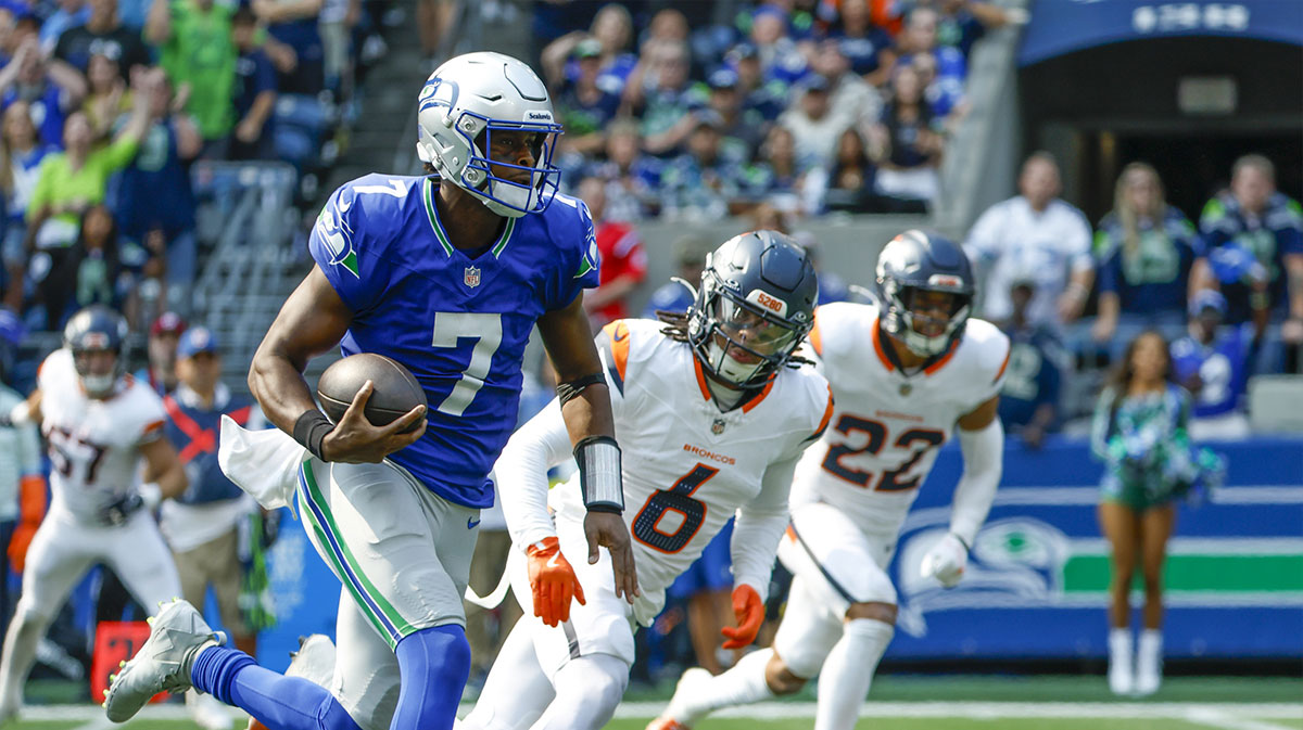 Seattle Seahawks quarterback Geno Smith (7) rushes for a touchdown against the Denver Broncos during the second quarter at Lumen Field.