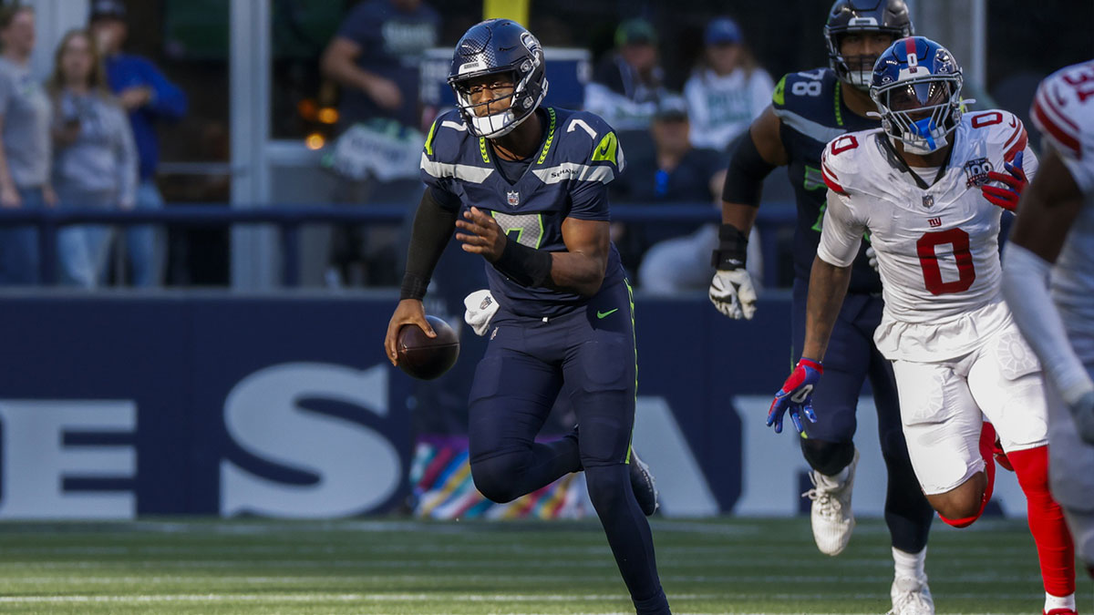Seattle Seahawks quarterback Geno Smith (7) rushes against the New York Giants during the fourth quarter at Lumen Field.