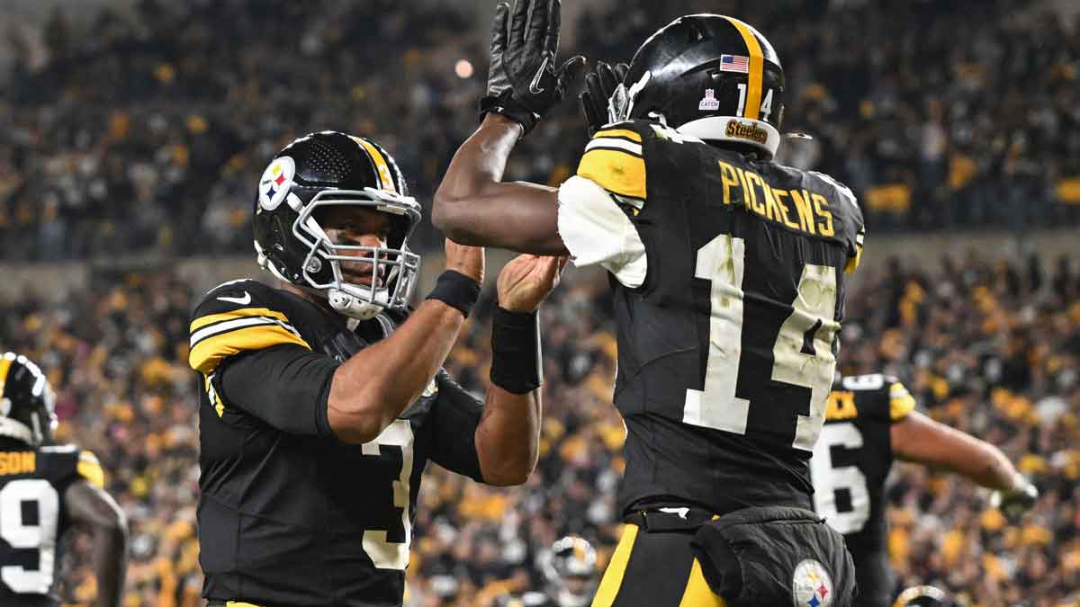 Pittsburgh Steelers wide receiver George Pickens (14) celebrates an 11 yard touchdown pass with quarterback Russell Wilson (3) iagainst the New York Jets during the second quarter at Acrisure Stadium.