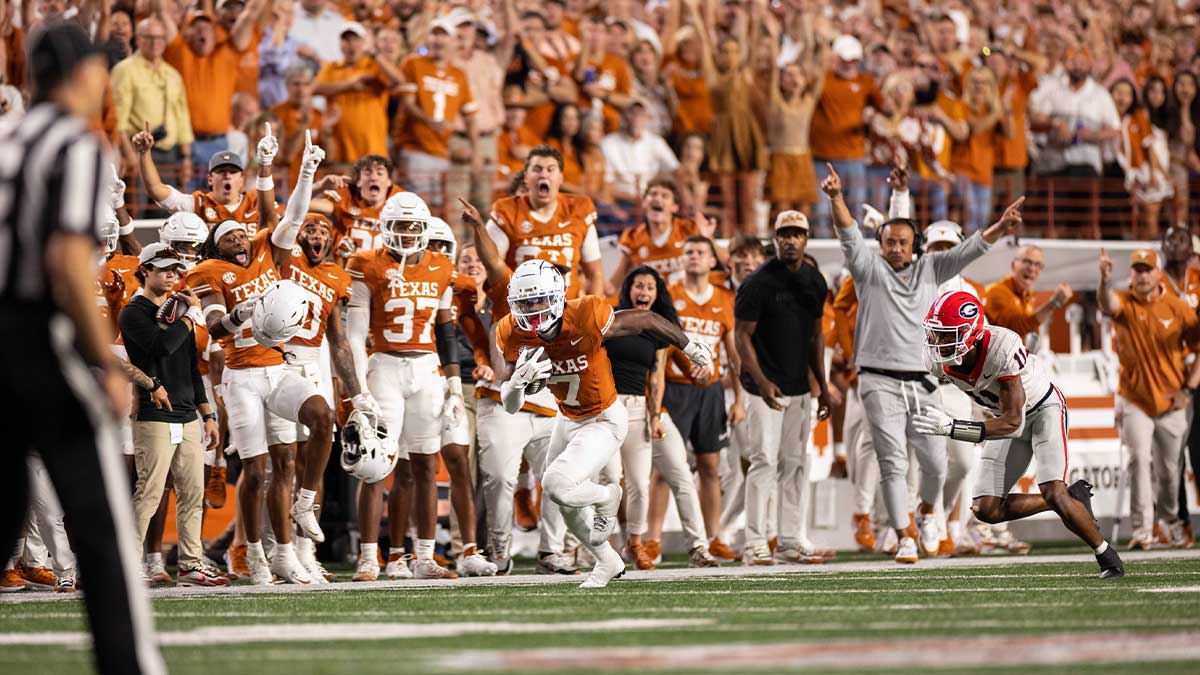 Texas Longhorns cornerback Jahdae Barron (7) intercepts a pass in the third quarter against the Georgia Bulldogs at Darrell K Royal-Texas Memorial Stadium.
