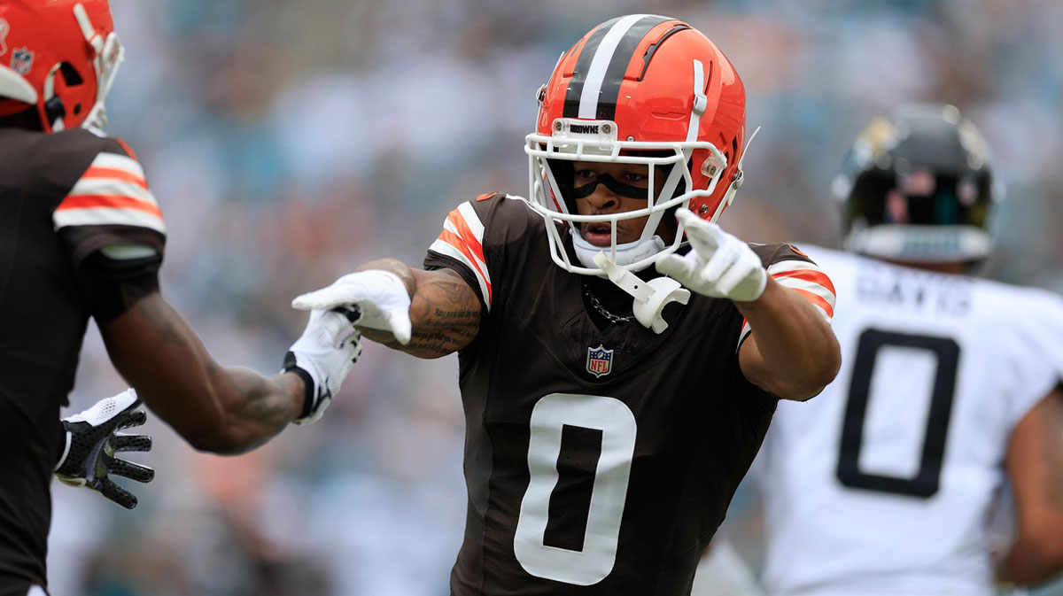 Cleveland Browns cornerback Greg Newsome II (0) reacts to a ball sailing out of bounds during the first quarter of an NFL football matchup Sunday, Sept. 15, 2024 at EverBank Stadium in Jacksonville, Fla.