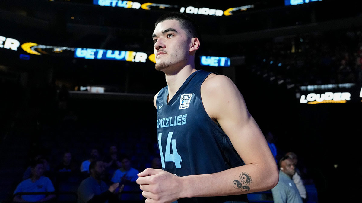 Grizzlies' Zach Edey (14) runs on the court as he is introduced during open practice at FedExForum in Memphis, Tenn.,