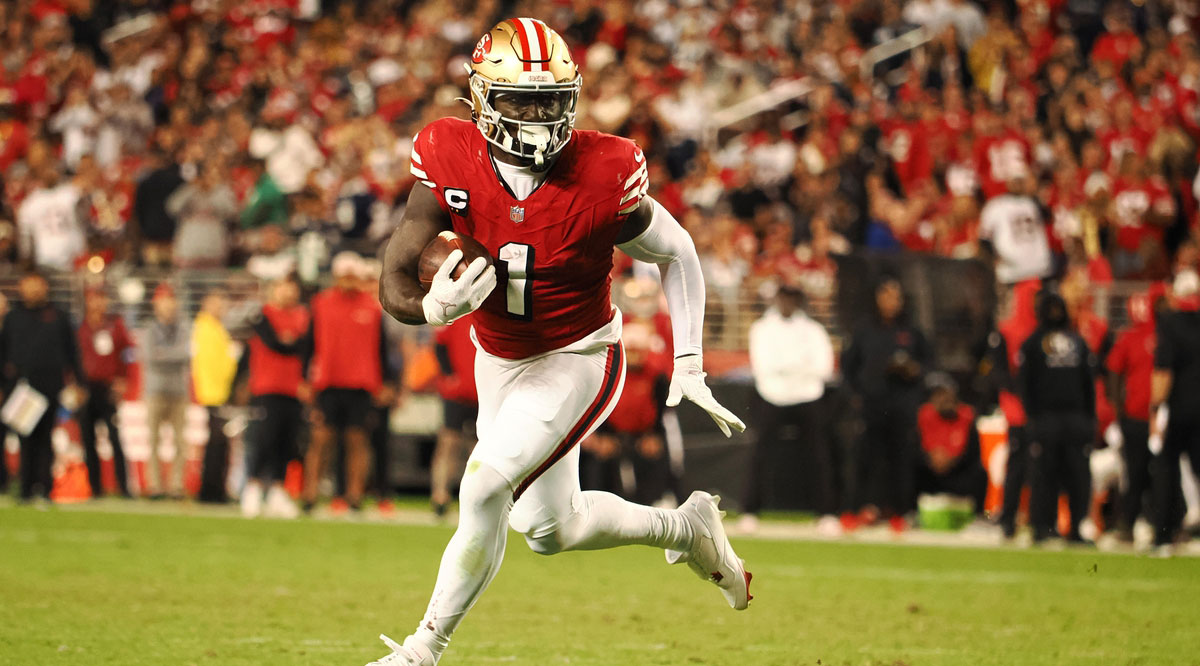 San Francisco 49ers wide receiver Deebo Samuel Sr (1) carries the ball against the Dallas Cowboys during the third quarter at Levi's Stadium. 