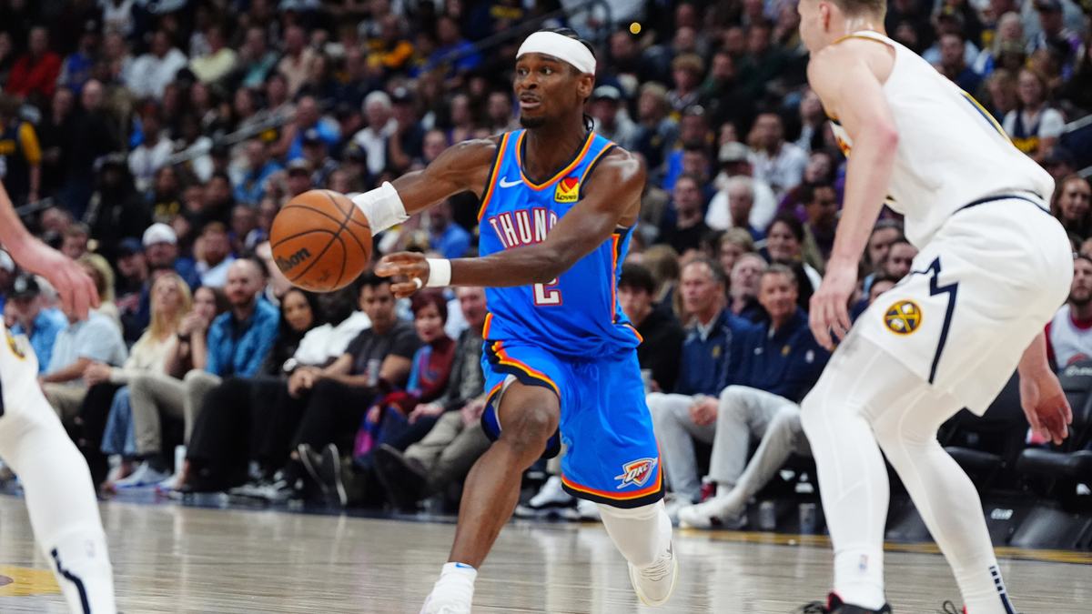 Thunder guard Shai Gilgeous-Alexander (2) passes the ball in the second quarter against the Denver Nuggets at Ball Arena