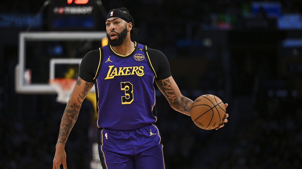 Los Angeles Lakers forward Anthony Davis (3) looks to pass against the Phoenix Suns during the first half at Crypto.com Arena.